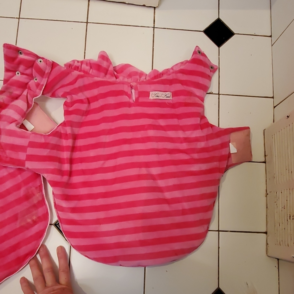 ●SOLD● Frou-Frou 💝 Valentine Heart Pink dog coat - Picture 4 of 16